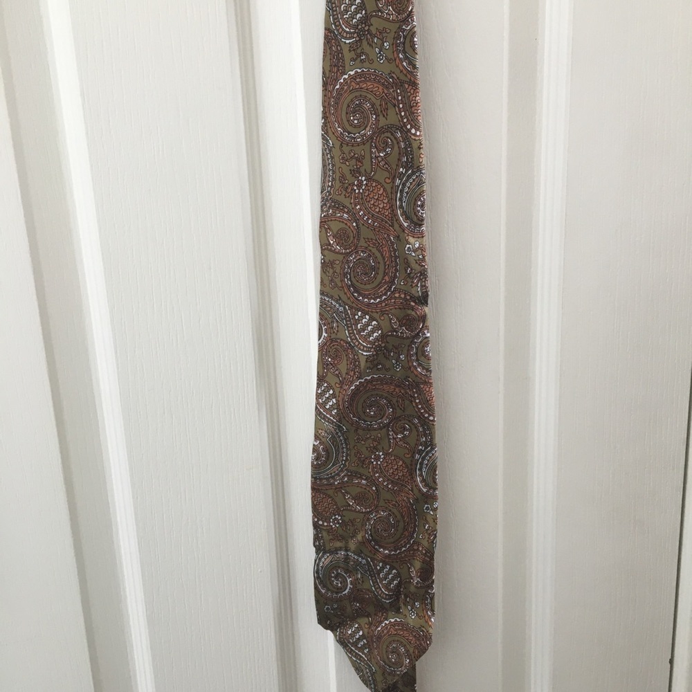 FINAL MARKDOWN Men’s Robert Talbott tie